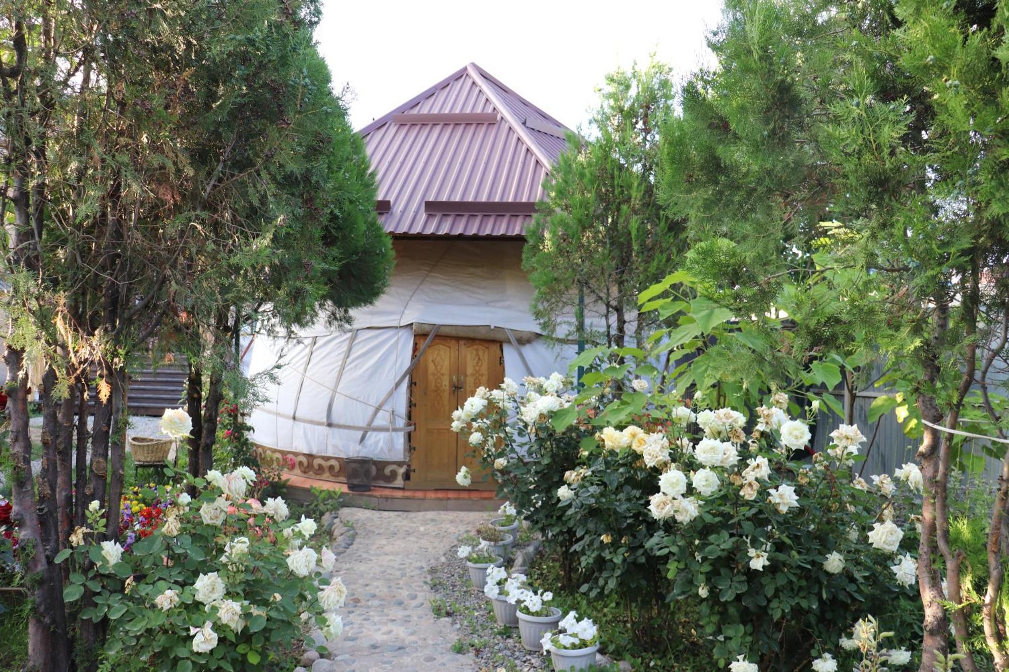 Кемпинг Happy Nomads Yurt Каракол Экстерьер фото