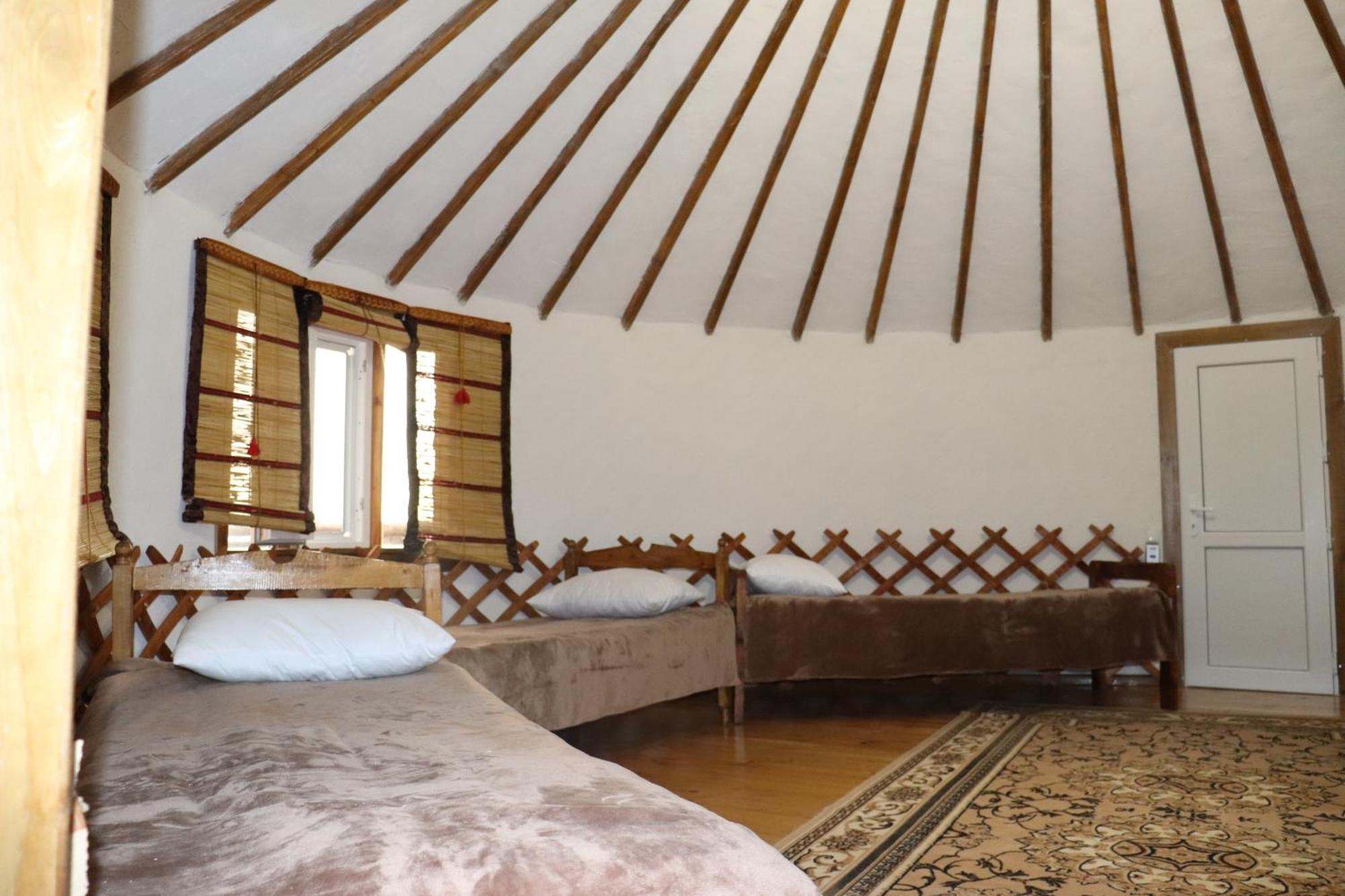 Кемпинг Happy Nomads Yurt Каракол Экстерьер фото