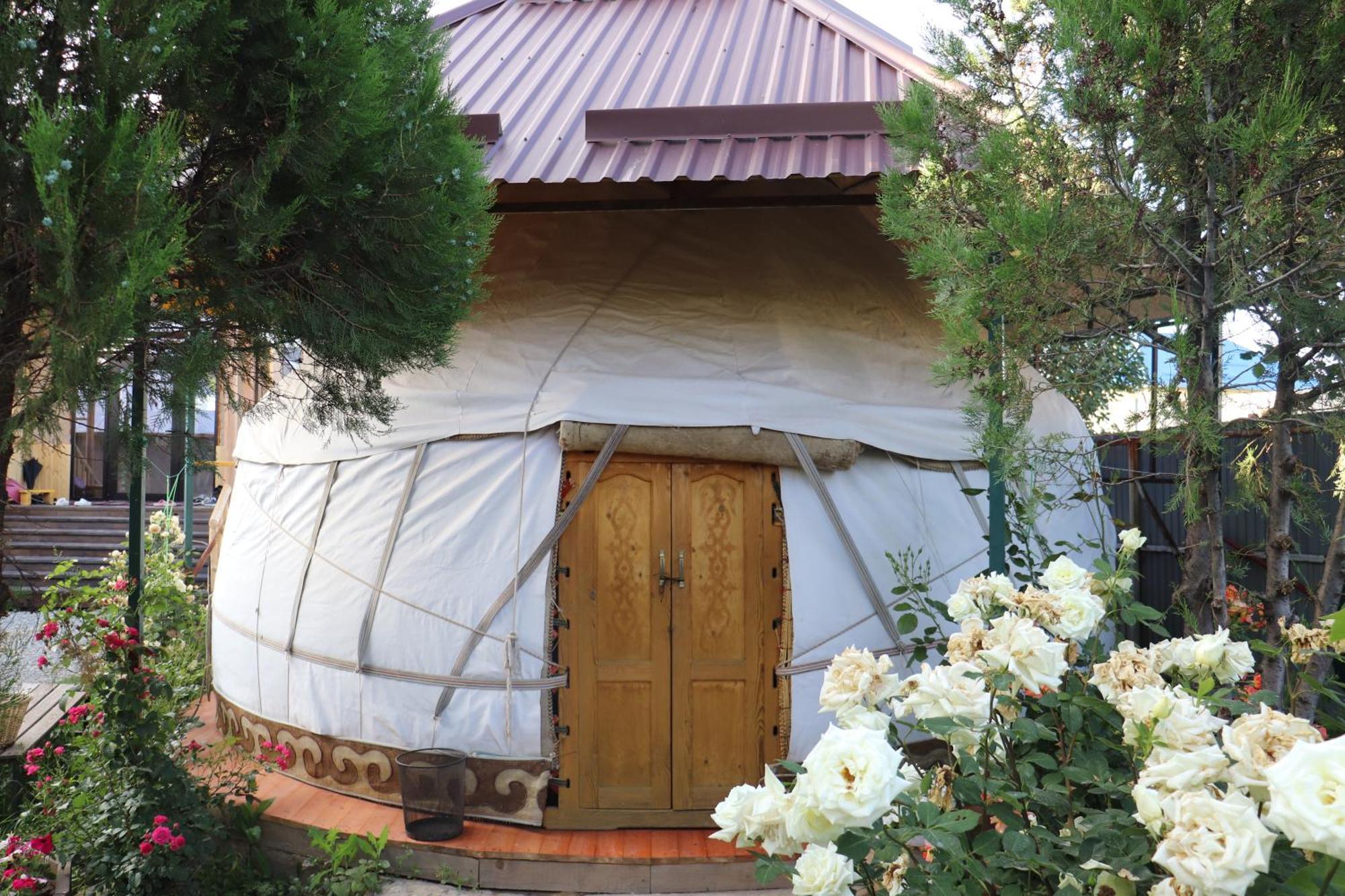 Кемпинг Happy Nomads Yurt Каракол Экстерьер фото