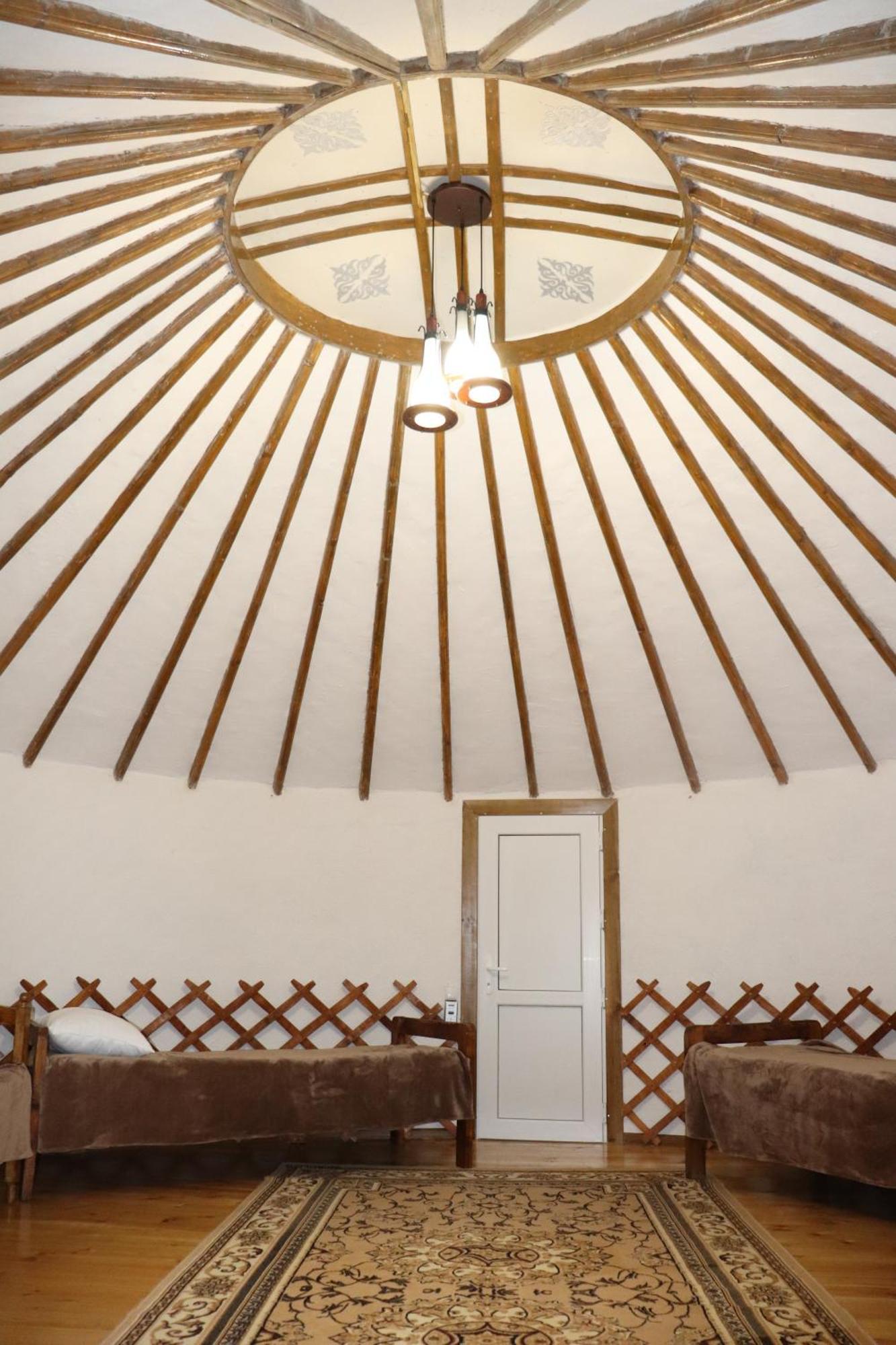 Кемпинг Happy Nomads Yurt Каракол Экстерьер фото