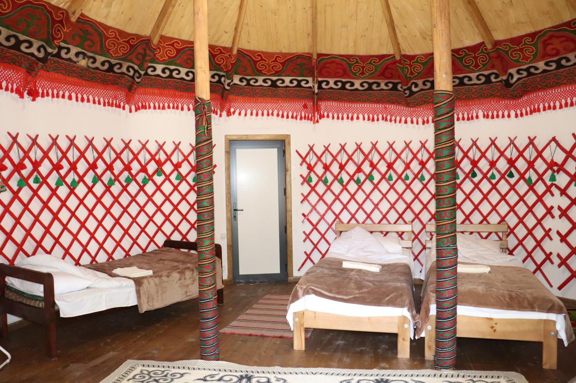 Кемпинг Happy Nomads Yurt Каракол Экстерьер фото