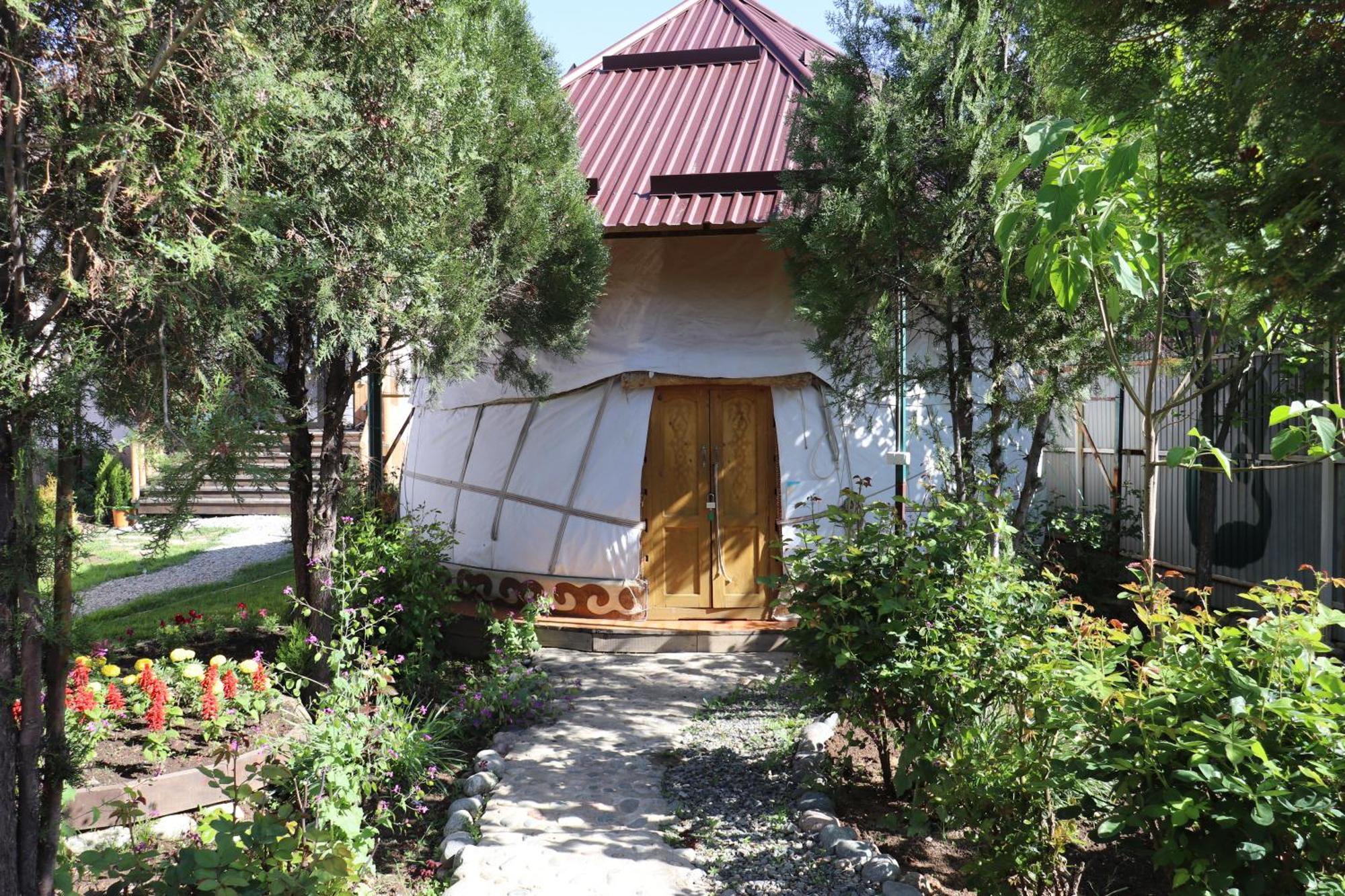 Кемпинг Happy Nomads Yurt Каракол Экстерьер фото